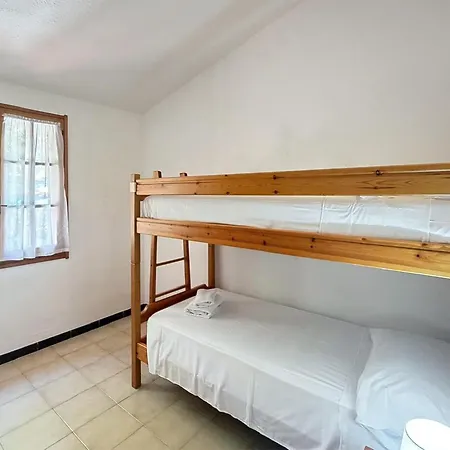 2 Bedroom Cozy In Apartment