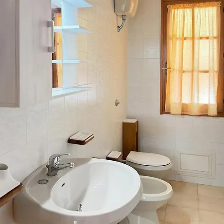 2 Bedroom Cozy In Apartment
